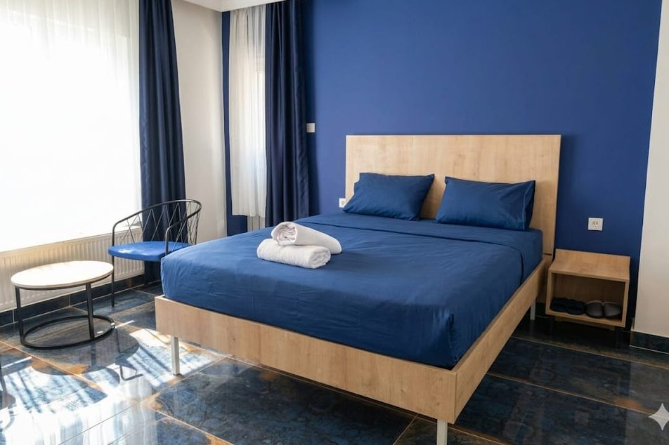 Demetevler günlük kiralık ev, geniş suit yatak odası